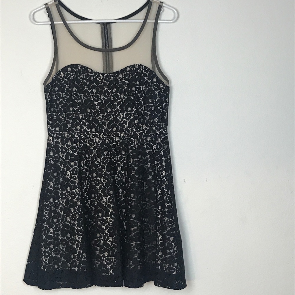Reynah Couture- Beige/Black Lace Dress size med